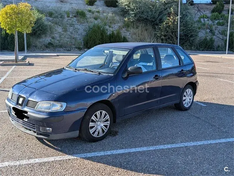 Usado Seat Ibiza Sport 90 CV (66 kW) 2000 Azul Utilitario