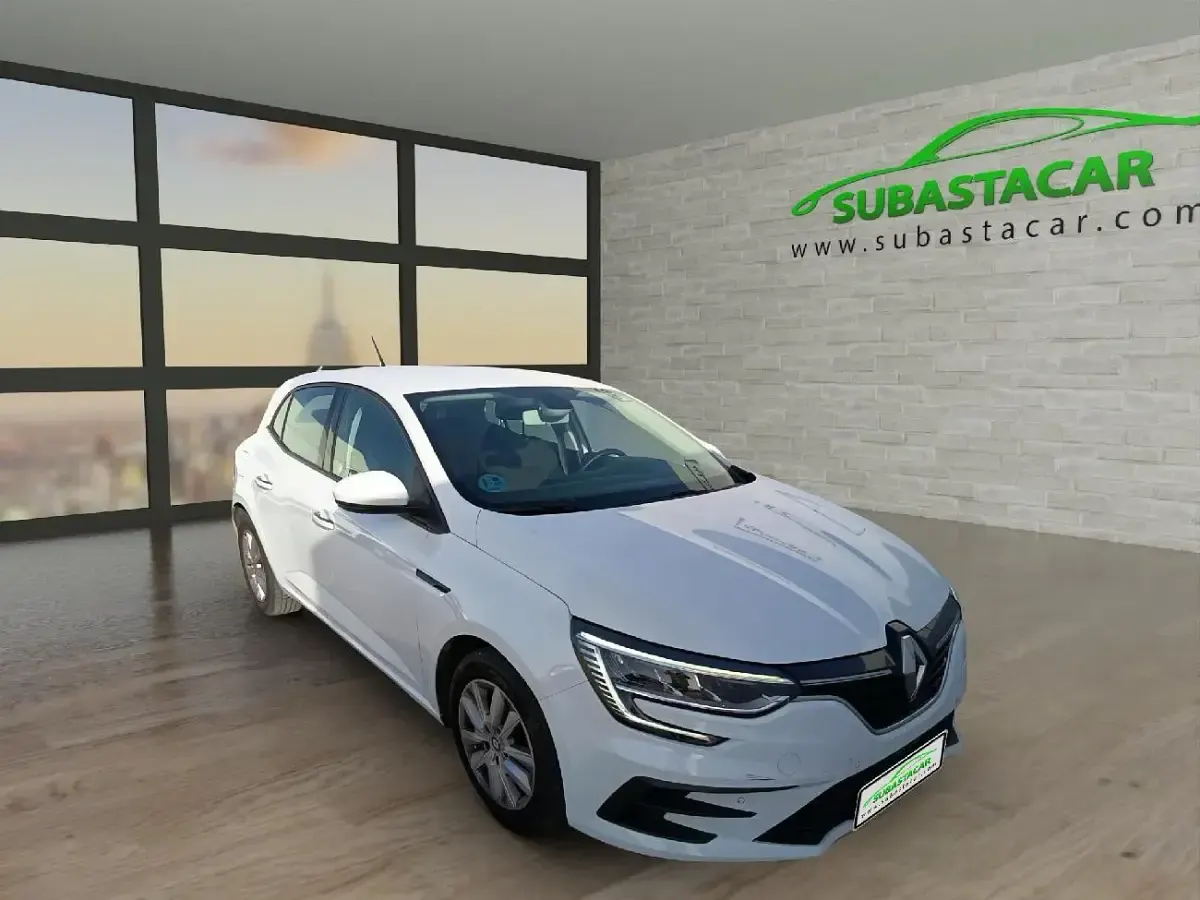 Usado Renault Mégane II Intens 115 CV (84 kW) 2022 Blanco Berlina