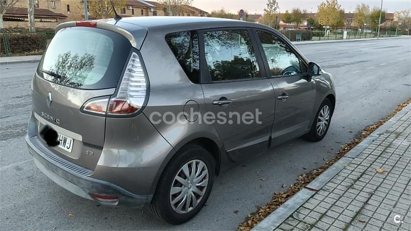 Usado Renault Scénic III 95 CV (69 kW) 2014 Gris / plata Monovolumen