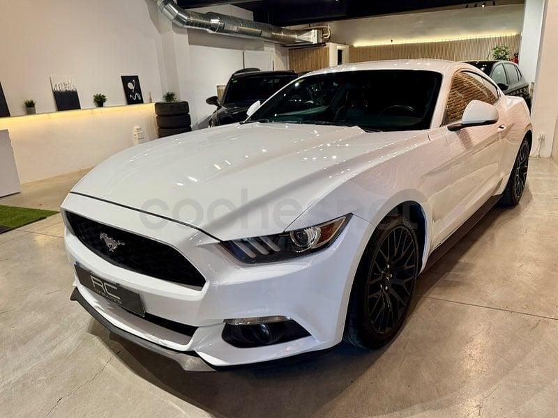 Usado Ford Mustang Fastback 314 CV (230 kW) 2016 Blanco Coupe
