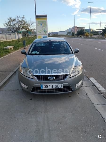 Usado Ford Mondeo Titanium 140 CV (102 kW) 2008 Gris / plata Berlina