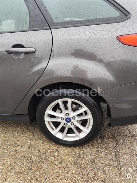 Usado Ford Focus Titanium 125 CV (91 kW) 2017 Gris / plata Familiar