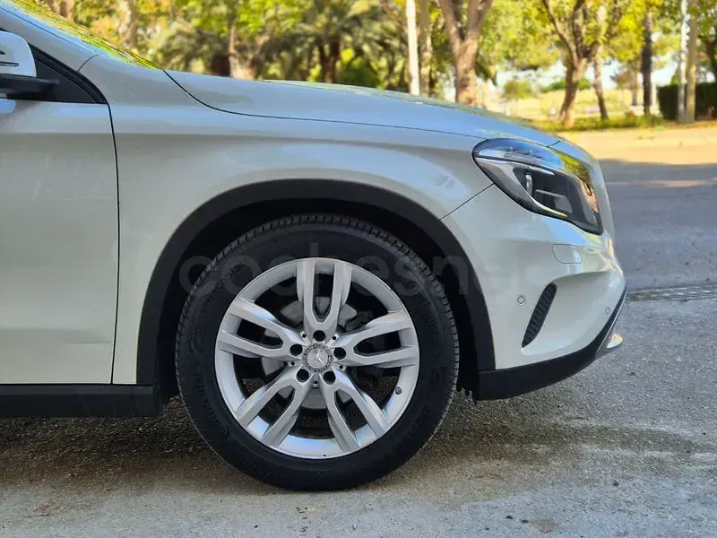 Käytetty Mercedes GLA200 Urban 136 HP (100 kW) 2015 Valkoinen Katumaasturi