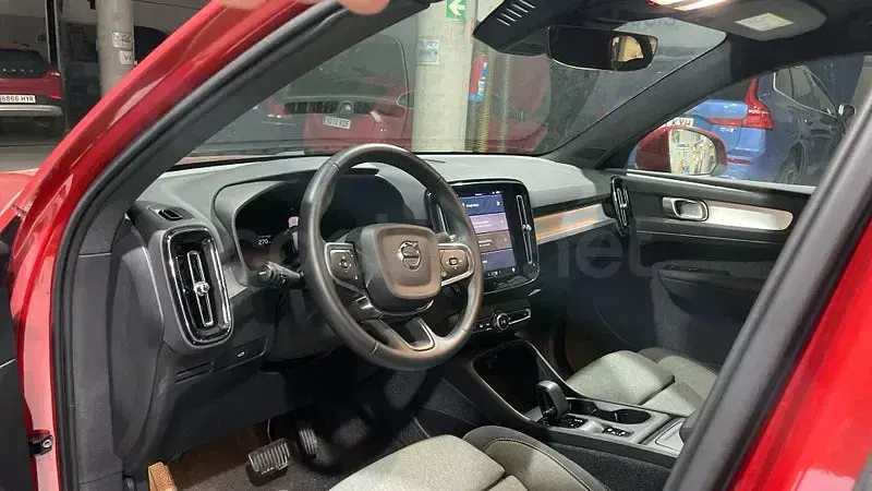 Usado Volvo XC40 Core 163 CV (119 kW) 2025 Rojo SUV