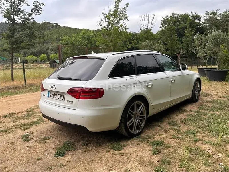 Usado Audi A4 143 CV (105 kW) 2009 Blanco Familiar