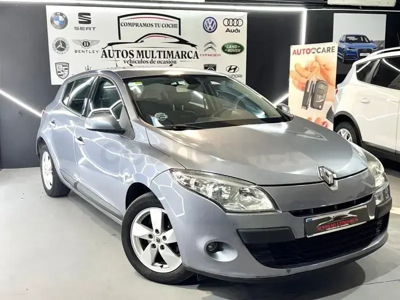 Usado Renault Mégane Dynamique 105 CV (77 kW) 2010 Azul Berlina