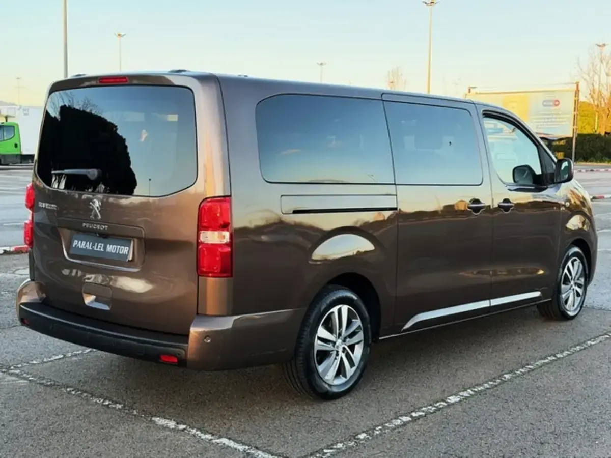 Usado Peugeot Traveller Active 122 CV (89 kW) 2019 Marrón Monovolumen