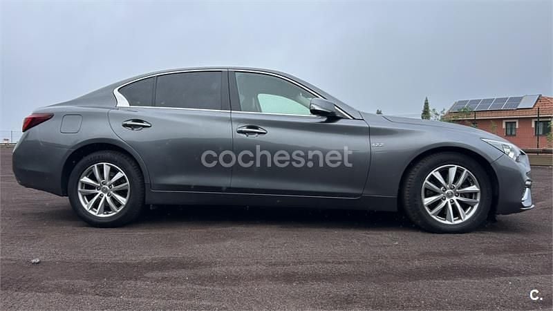 Usado Infiniti Q50 Premium 170 CV (125 kW) 2018 Gris / plata Berlina