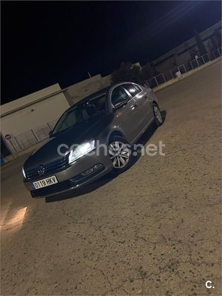 Usado VW Passat 105 CV (77 kW) 2012 Beige Berlina