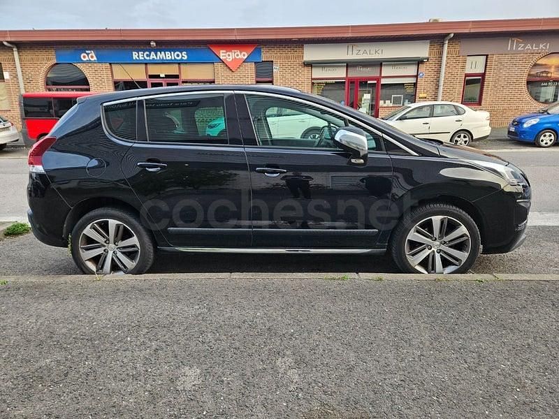 Usado Peugeot 3008 Allure 120 CV (88 kW) 2014 Negro Familiar