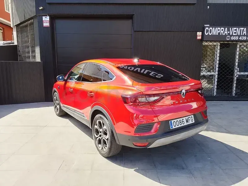 Usado Renault Arkana Equilibre 145 CV (106 kW) 2023 Granate SUV