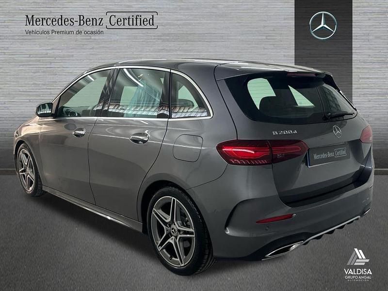 Usado Mercedes B200 AMG line 150 CV (110 kW) 2024 Gris montaña Monovolumen