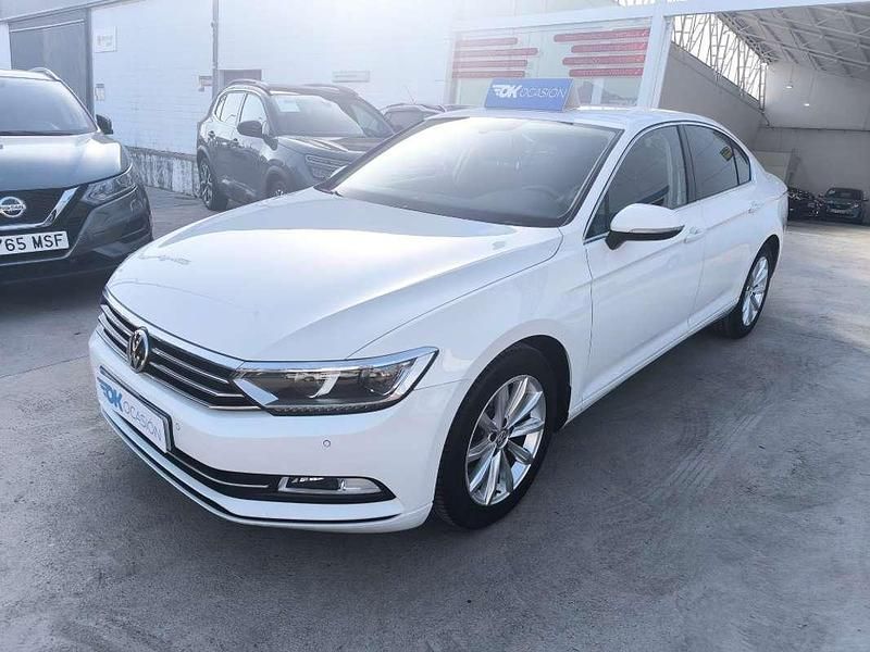 Blanco Usado 2016 VW Passat Advance Berlina | 16.500 € (Precio justo) - Imagen 1/4