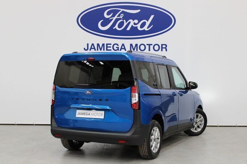 Usado Ford Tourneo Courier Titanium 125 CV (91 kW) 2024 Gris Monovolumen