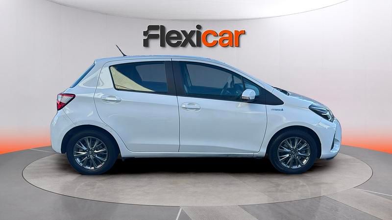 Usado Toyota Yaris Hybrid Active 100 CV (73 kW) 2020 Blanco Utilitario