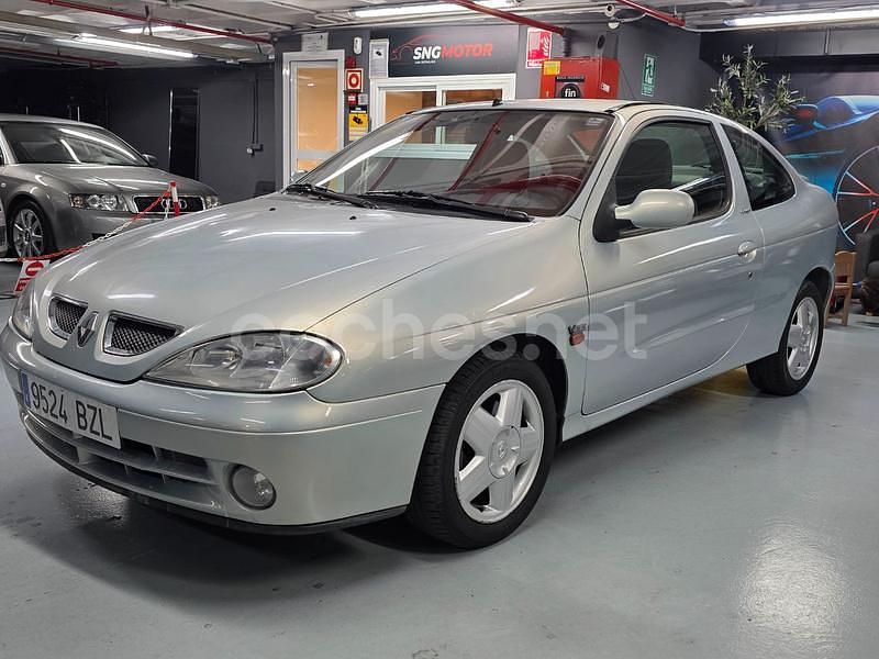 Gris / plata Usado 2002 Renault Mégane Coupé Expression Coupe | 3999 € (Un poco caro) - Imagen 1/4