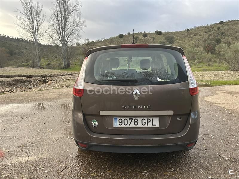 Usado Renault Grand Scénic III Dynamique 130 CV (95 kW) 2009 Beige Monovolumen