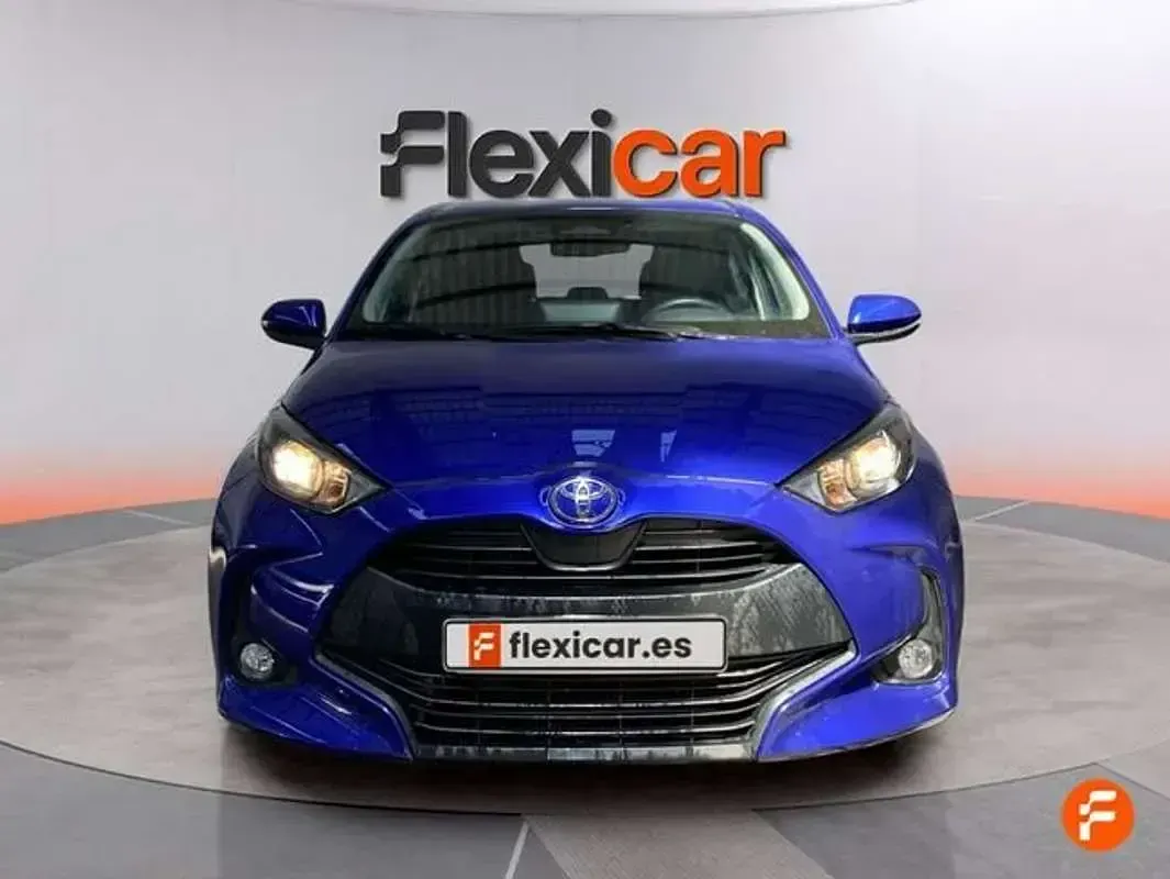 Usado Toyota Yaris Active 116 CV (85 kW) 2025 Azul Utilitario