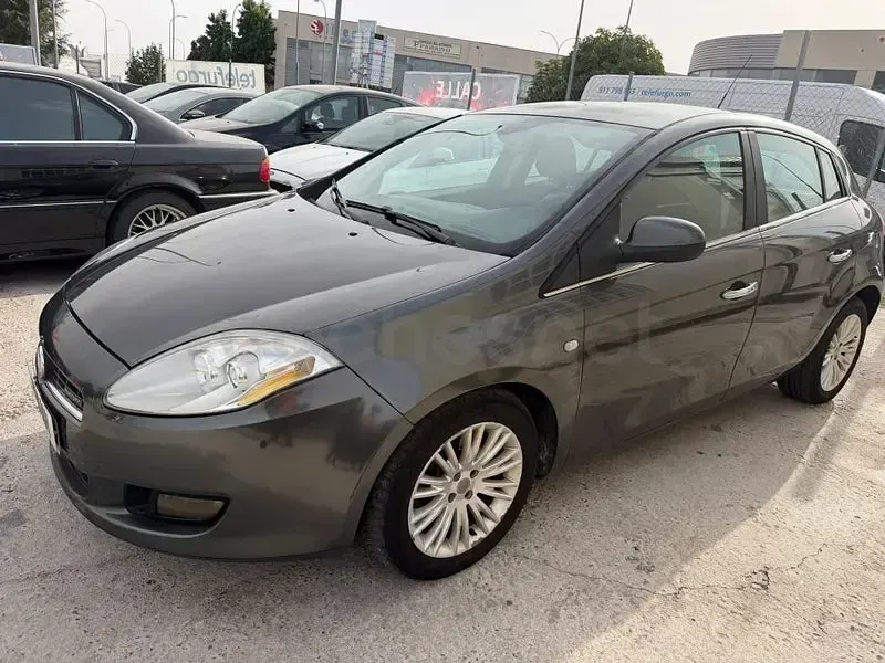 Usado Fiat Bravo Dynamic 120 CV (88 kW) 2008 Gris / plata Utilitario