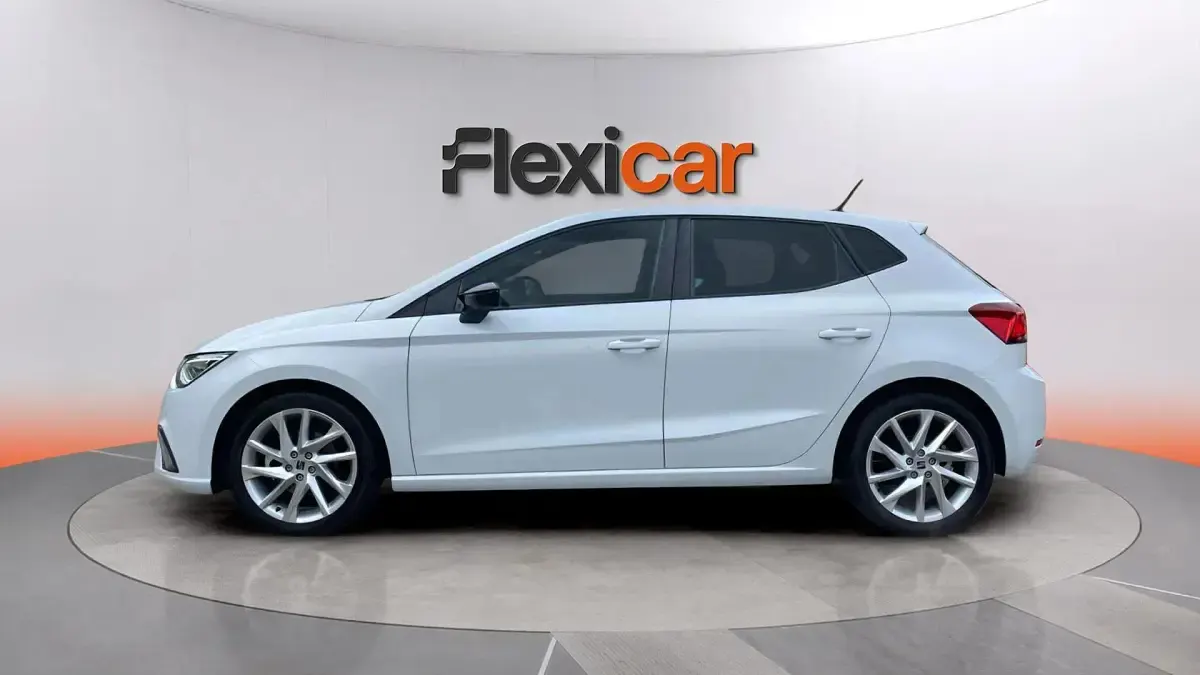 Usado Seat Ibiza FR 116 CV (85 kW) 2021 Blanco Utilitario