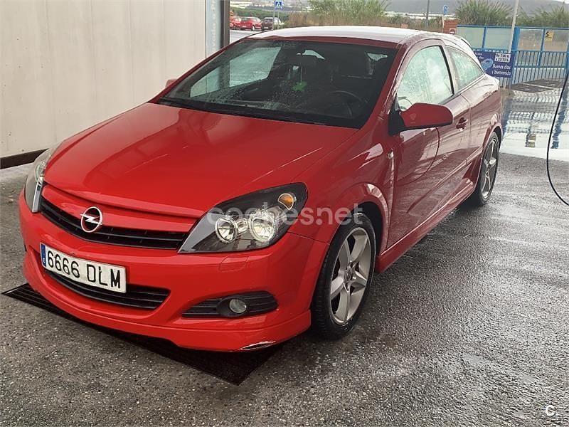 Usado Opel Astra GTC Sport 105 CV (77 kW) 2005 Rojo Berlina