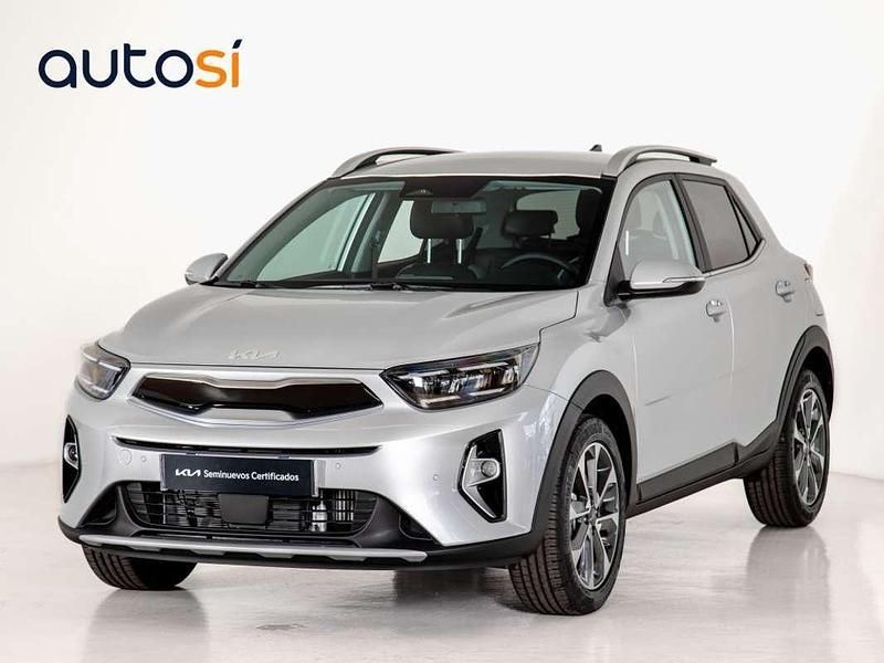 Gris Usado 2024 Kia Stonic SUV | 19.490 € (Un poco caro) - Imagen 1/4