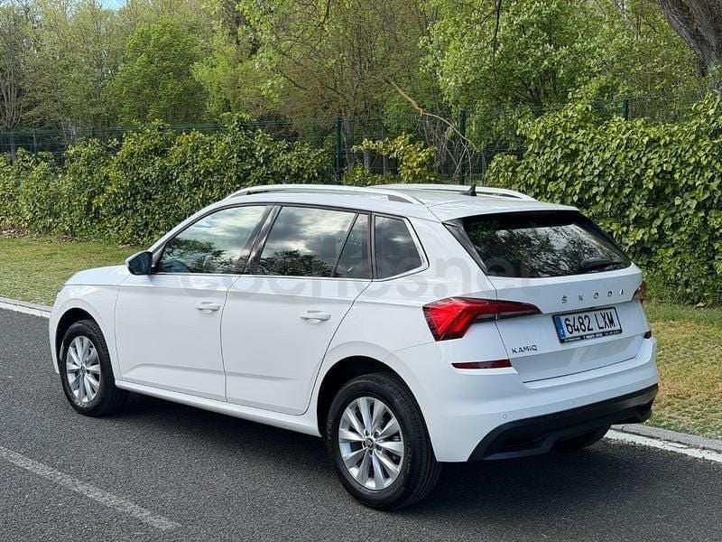 Usado Skoda Kamiq Active 110 CV (80 kW) 2022 Blanco SUV