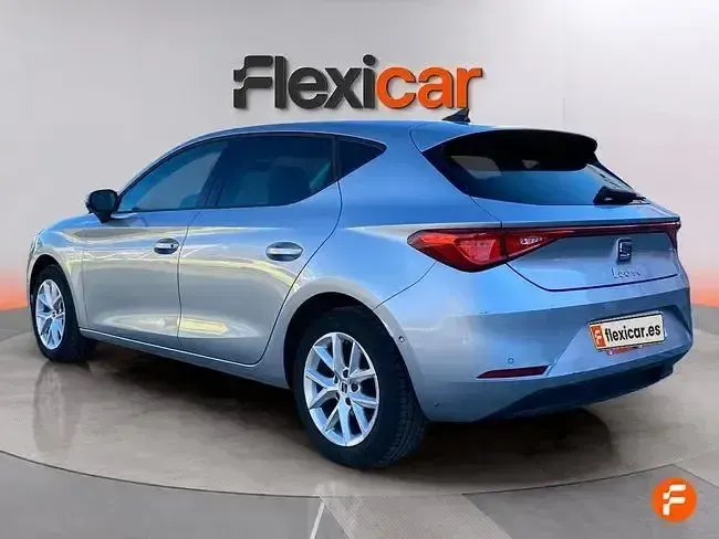Usado Seat Leon Style 130 CV (95 kW) 2023 Gris