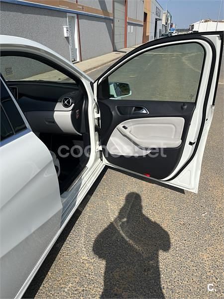 Usado Mercedes B180 109 CV (80 kW) 2014 Blanco Utilitario