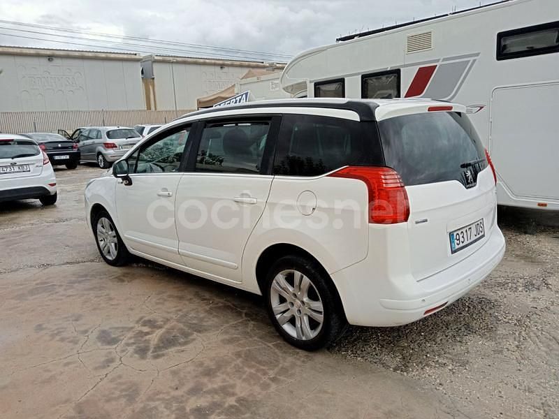 Blanco Usado 2015 Peugeot 5008 Style Monovolumen | 7900 € (Buen precio) - Imagen 1/4