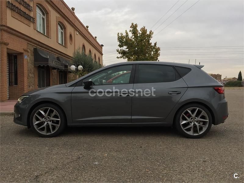 Usado Seat Leon FR 150 CV (110 kW) 2016 Gris / plata Berlina