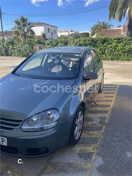 Usado VW Golf IV Highline 150 CV (110 kW) 2005 Gris / plata Berlina