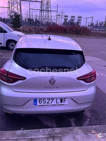Usado Renault Clio V Zen 90 CV (66 kW) 2022 Gris / plata Berlina