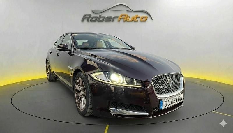 Usado Jaguar XF Premium Luxury 238 CV (175 kW) 2011 Rojo Berlina