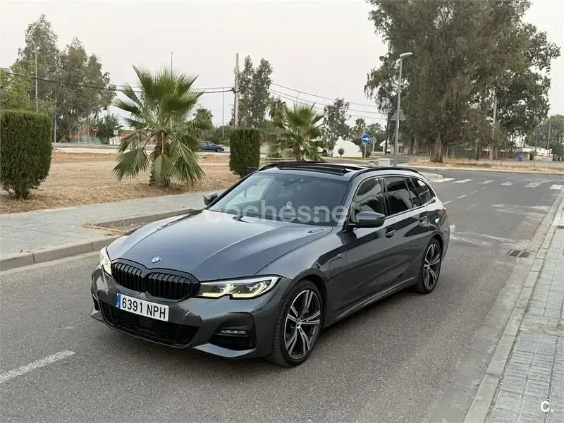 Usado BMW 330e Comfort Edition 292 CV (214 kW) 2021 Gris / plata Familiar