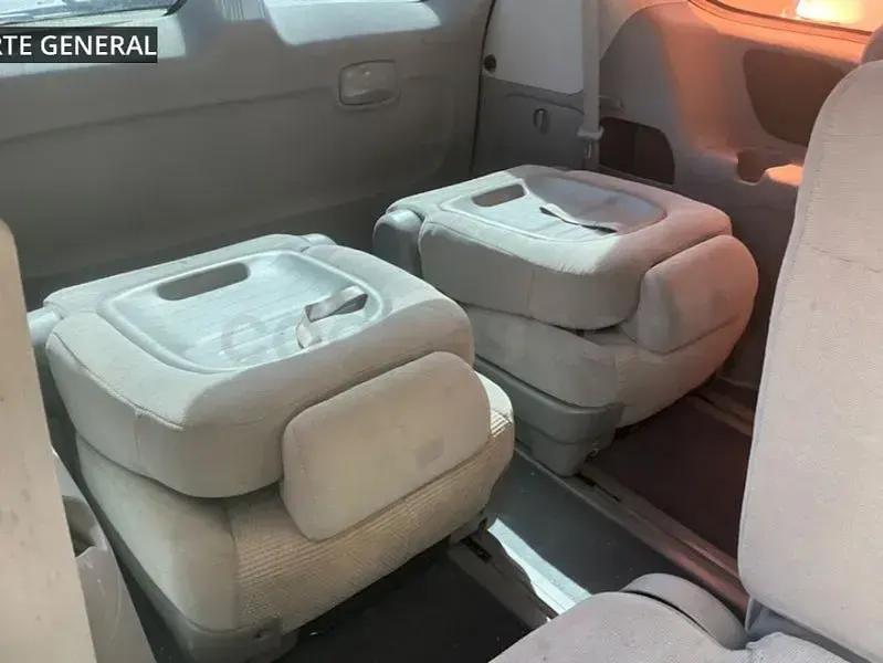 Usado Kia Carnival 185 CV (136 kW) 2011 Gris / plata Monovolumen