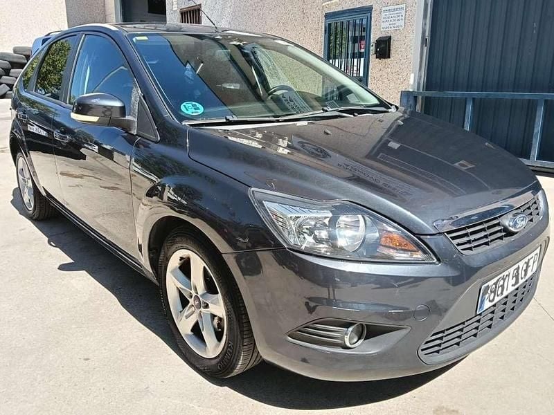 Käytetty Ford Focus Trend 101 HP (74 kW) 2009 Harmaa Viistoperä