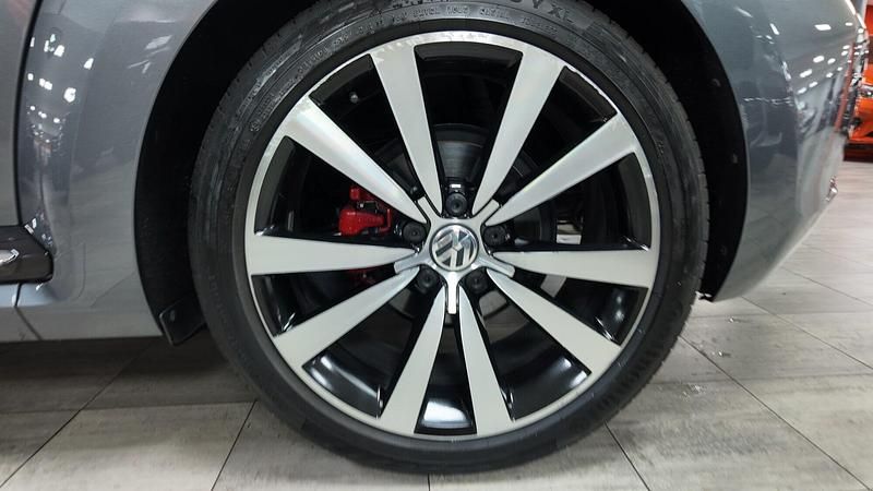 Usado VW Beetle Sport 211 CV (155 kW) 2014 Gris Utilitario