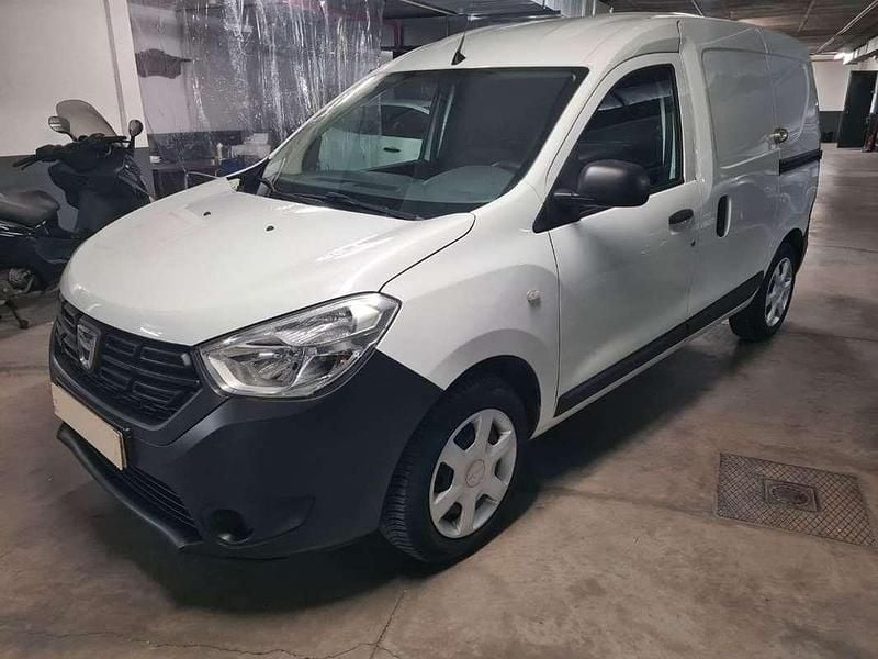 Usado Dacia Dokker Essentiel 109 CV (80 kW) 2021 Blanco Monovolumen
