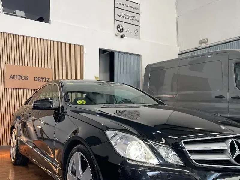 Usado Mercedes E250 Elegance 204 CV (150 kW) 2010 Negro Coupe