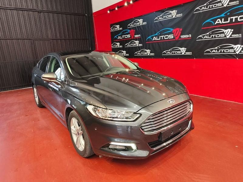 Usado Ford Mondeo Titanium 150 CV (110 kW) 2018 Gris / plata Berlina