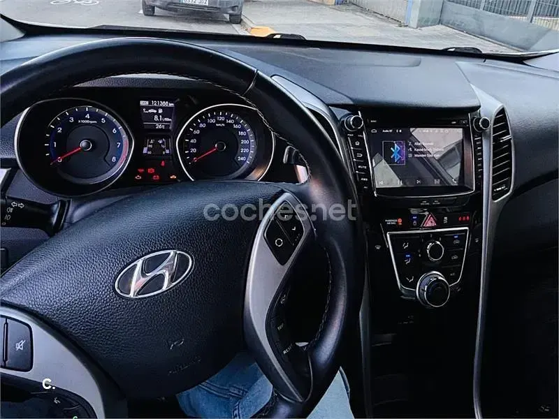 Usado Hyundai i30 100 CV (73 kW) 2016 Negro Berlina