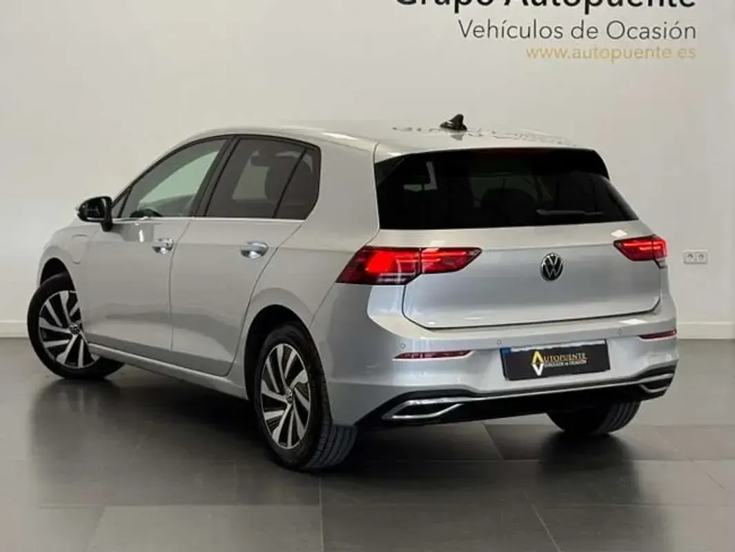 Usado VW Golf VII 204 CV (150 kW) 2021 Plateado Utilitario