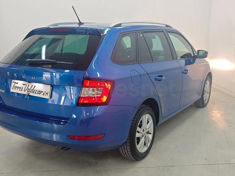 Usado Skoda Fabia Ambition 95 CV (69 kW) 2020 Azul Familiar