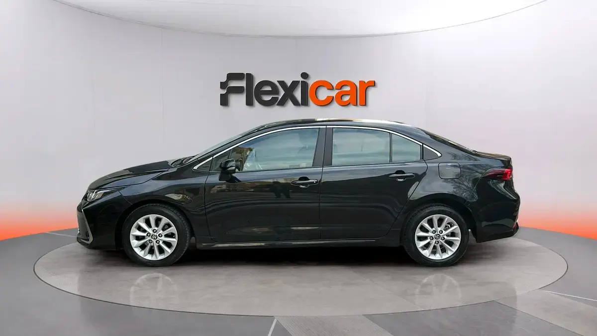 Begagnad Toyota Corolla Active 140 HK (102 kW) 2023 Svart Halvkombi