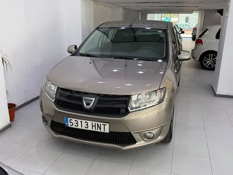 Usado Dacia Sandero Ambiance 75 CV (55 kW) 2013 Beige Berlina