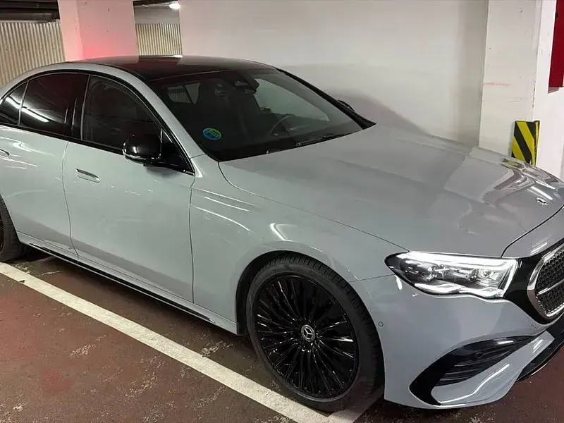 Usado Mercedes E220 197 CV (144 kW) 2025 Gris / plata Berlina