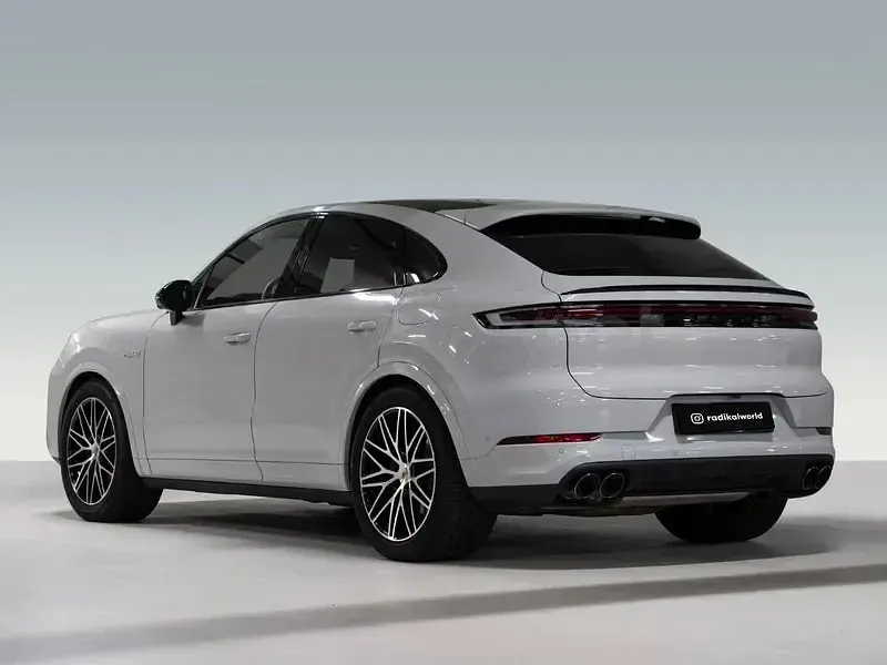 Usado Porsche Cayenne Black Edition 470 CV (345 kW) 2026 Gris / plata SUV