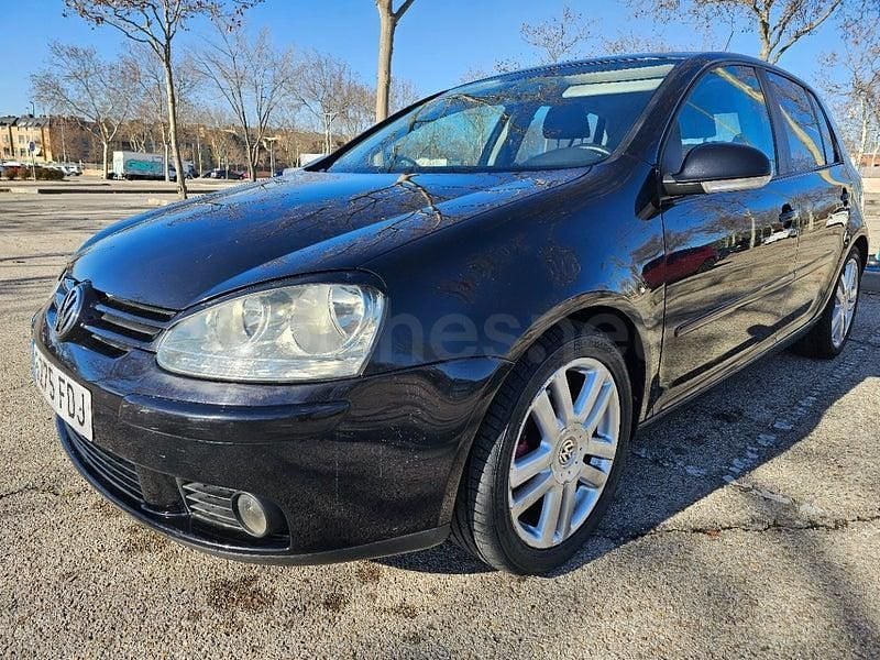 Usado VW Golf V Highline 105 CV (77 kW) 2007 Negro Berlina