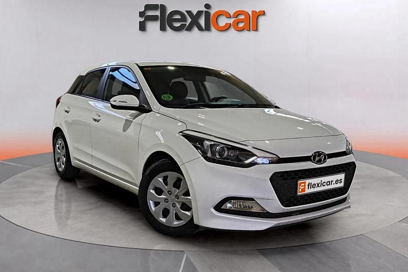 Blanco Usado 2017 Hyundai i20 Utilitario | 12.190 € (Caro) - Imagen 1/4